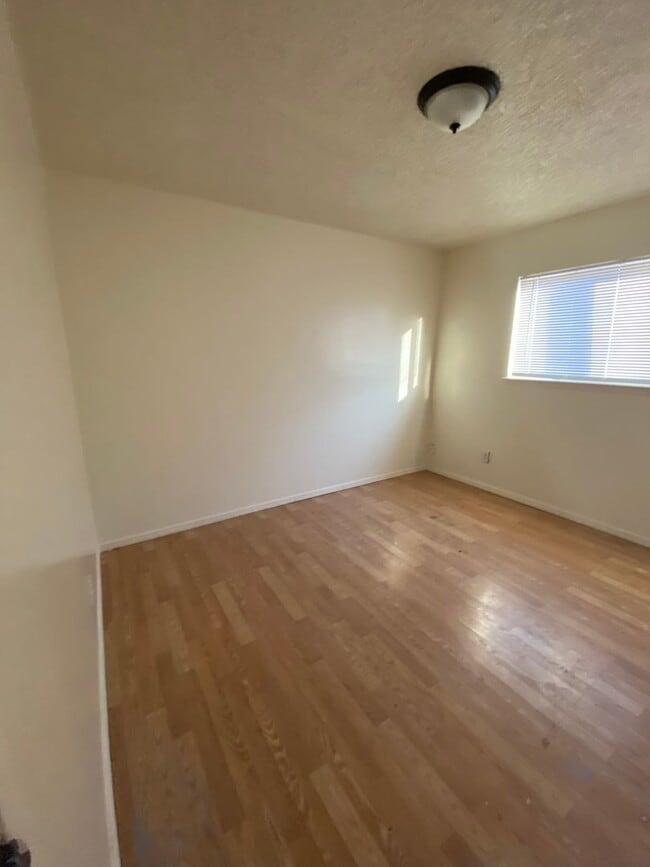 Photo - 211 W Camron Ave