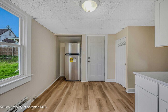 Photo - 918 Maple St