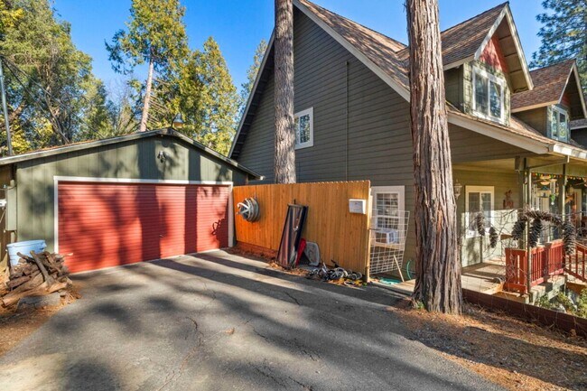 Photo - Beautiful large home on acerage