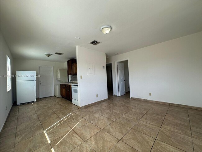 Photo - 623 NW 9th Ave Unit 4