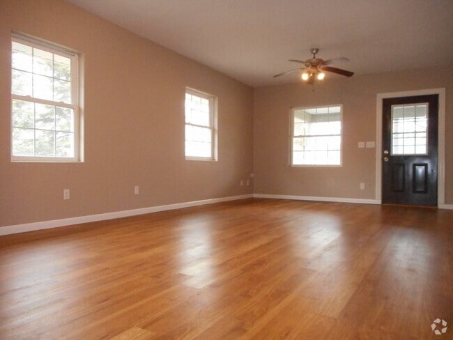 Building Photo - 1038 Daniels St NE Rental