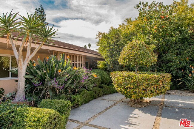 Photo - 13104 Magnolia Blvd