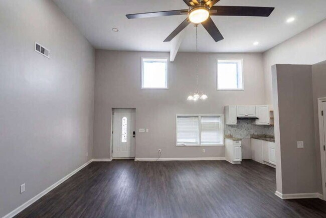 Photo - 226 Polar Rock Rd SW