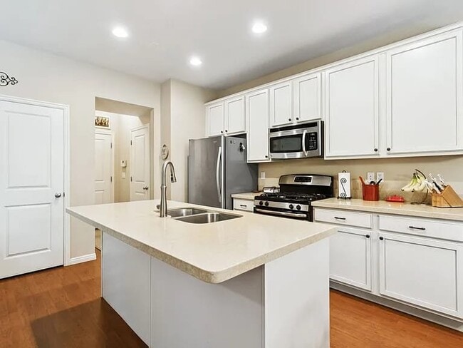 Photo - 833 Cannara Way