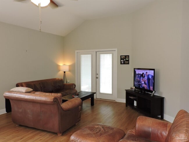 5643 Vendome Ct