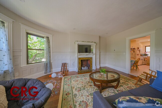 Building Photo - 1855 Beacon St Unit 2 Rental