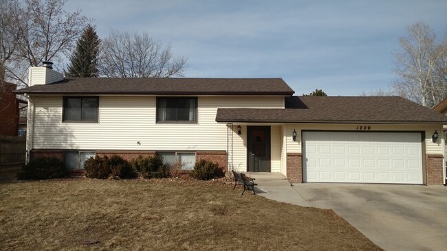 Large 3 Bedroom, 2 Bathroom Home in the Th... - Large 3 Bedroom, 2 Bathroom Home in the Th...