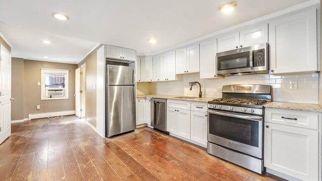 Building Photo - 49 Coles St Unit 1