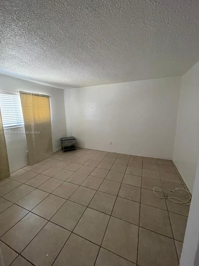 Photo - 16851 NE 18th Ave Unidad 212