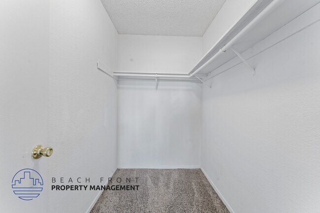 9842 Hamilton Ave.