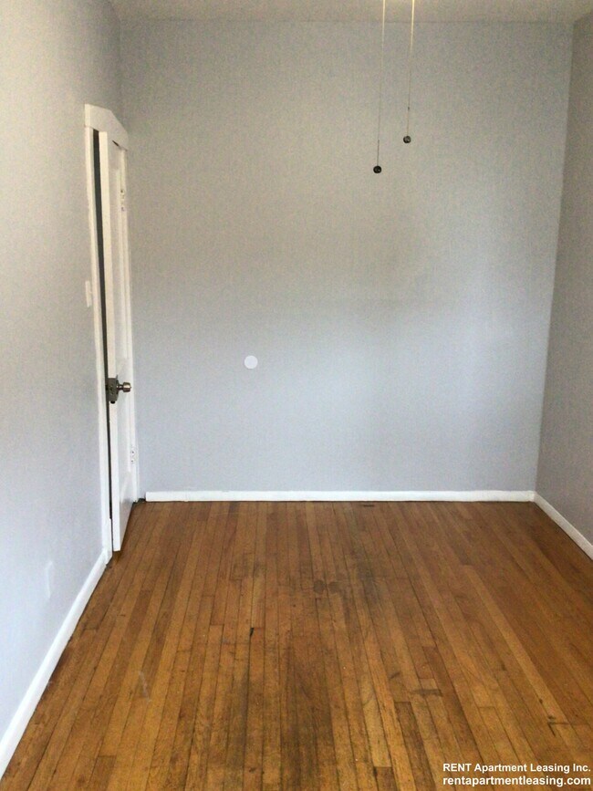 Photo - 3411 N Lowell Ave Unidad 1