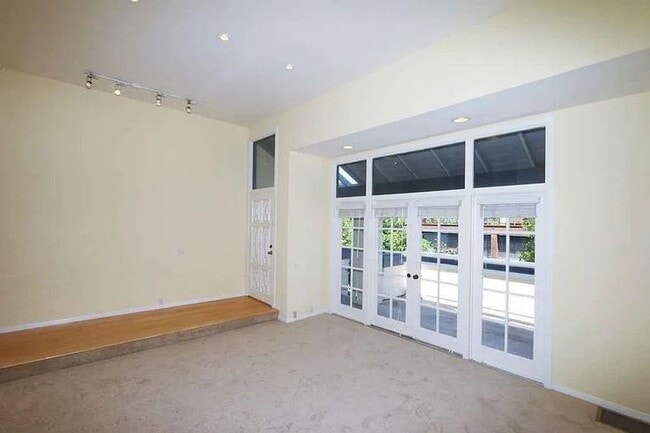 Photo - Spacious 2 Bedroom 2-1/2 Bathroom Townhome with 2-car garage in La Jolla near UCSD