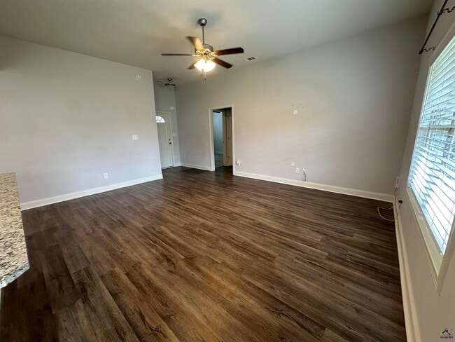 Photo - 137 Worchester Cir