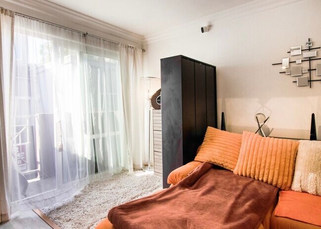 Photo - 355 N Maple St Unidad 242