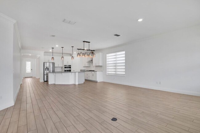 8318 Vivaro Isle Way