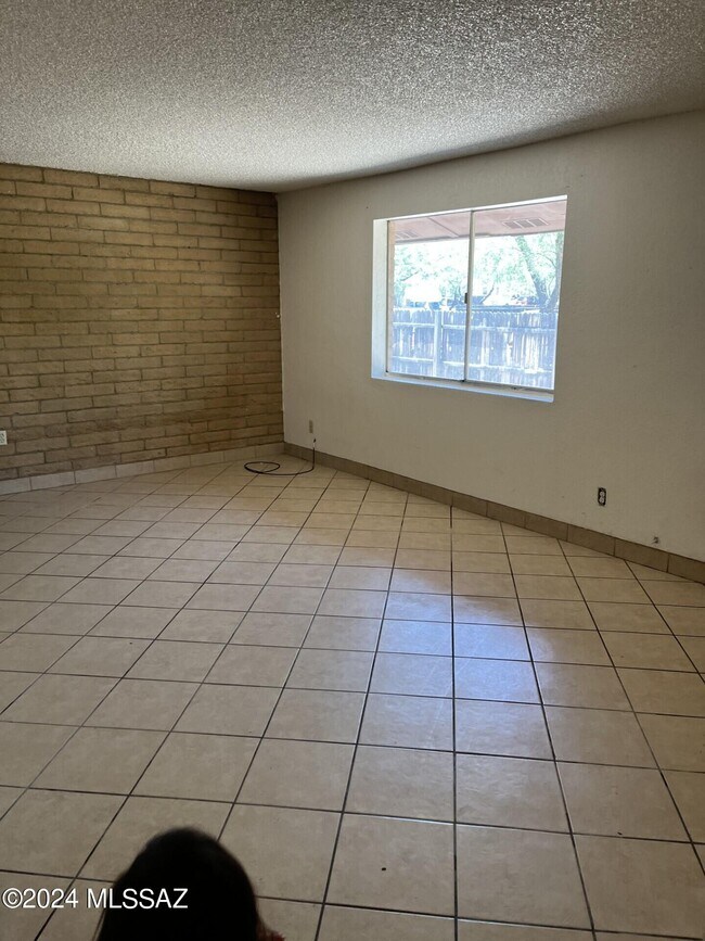 Photo - 51 E Mills Dr