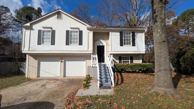 Building Photo - Spacious 4-Bedroom Home with Huge Backyard in Norcross