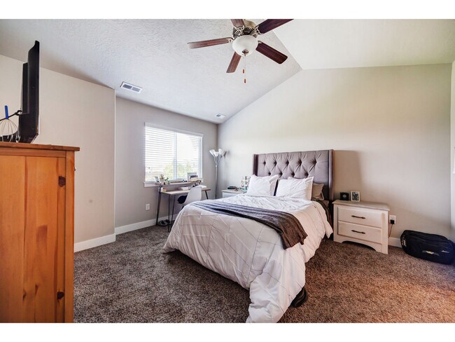 Photo - 701 S 1840 W