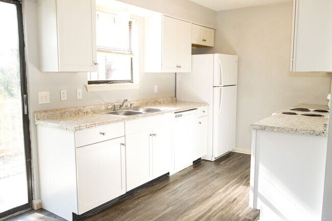 Photo - 22 S Germantown Rd Unit B4