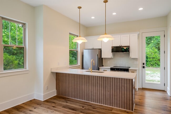 Photo - 637 E Seaboard St