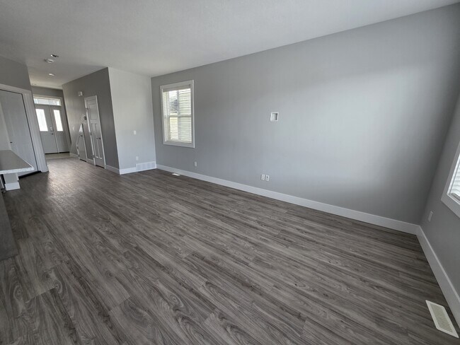 Photo - 8621-8682 82 St