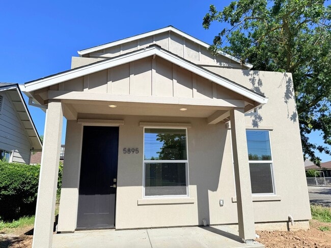 Building Photo - 28THST/37THAVEDUPLEX Unit 5895 28th Street