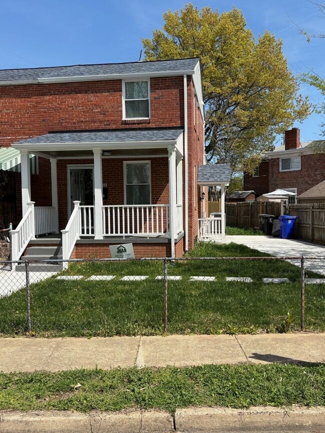 Photo - Beautifully Rebuilt Three Bedroom Duplex Near Four Mile Run and I-395