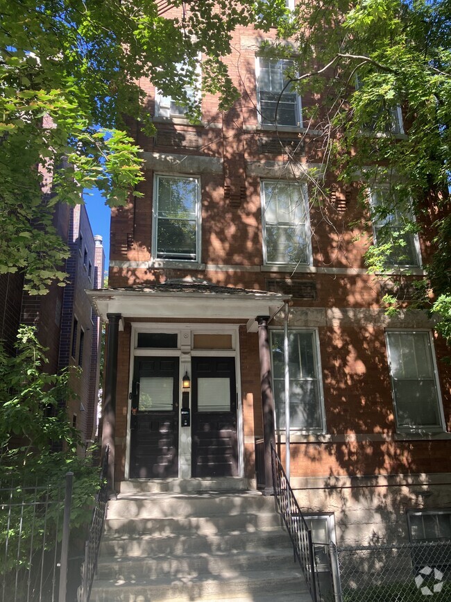 Building Photo - 2222 W Lyndale St Unit 1 Rental