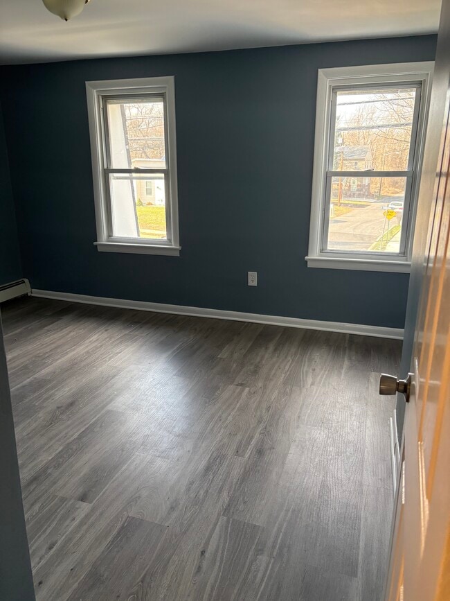 Dormitorio - 178 E Charleston Ave