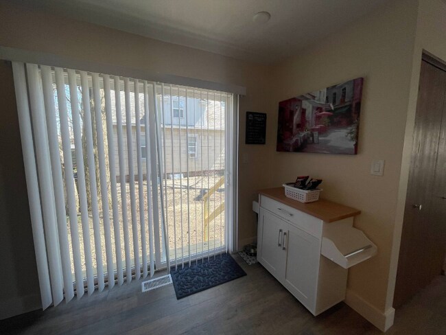 Photo - 1104 S State St