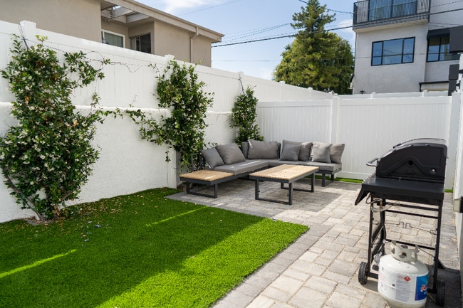 Photo - 4831 Riverton Ave