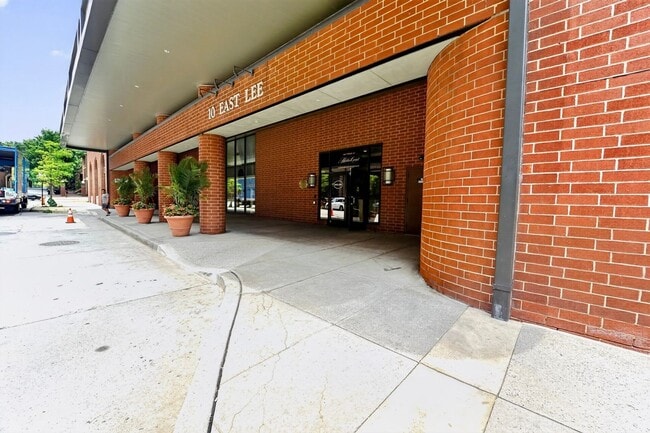 Photo - 10 E Lee St