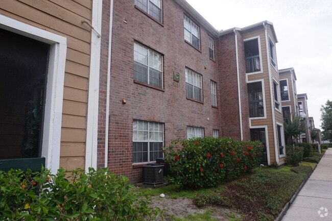 Building Photo - Excellent Location 2 Bed 1 Bath with Firep... Rental
