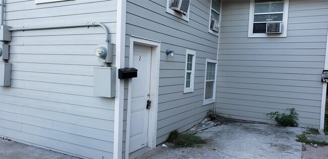 Building Photo - 302 71st St Unit 2 Rental