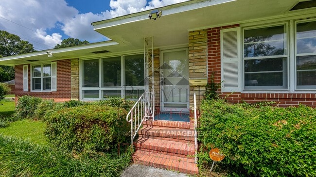 Photo - 1819 Rosemary Ln
