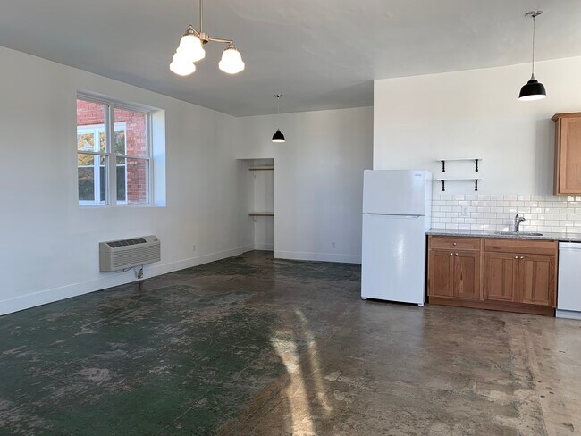 Photo - 111 N Walnut St Unit D