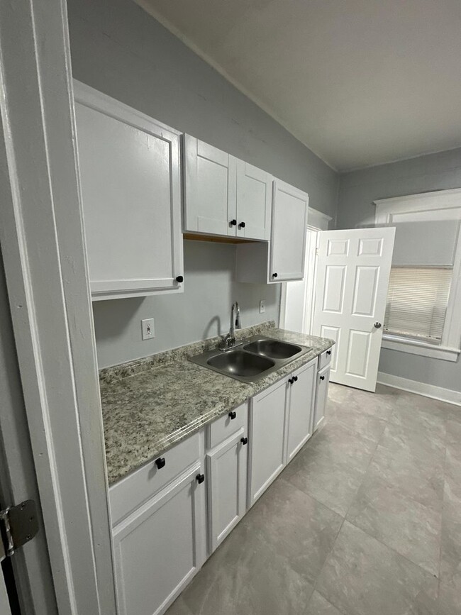 Fully Renovated 2/1 -Single Family Availab... - Fully Renovated 2/1 -Single Family Availab... Casa