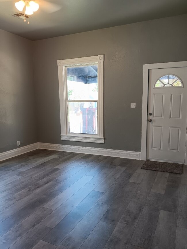 Photo - 608 E Perkins Ave