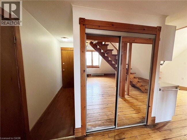 Photo - 130 Brown St
