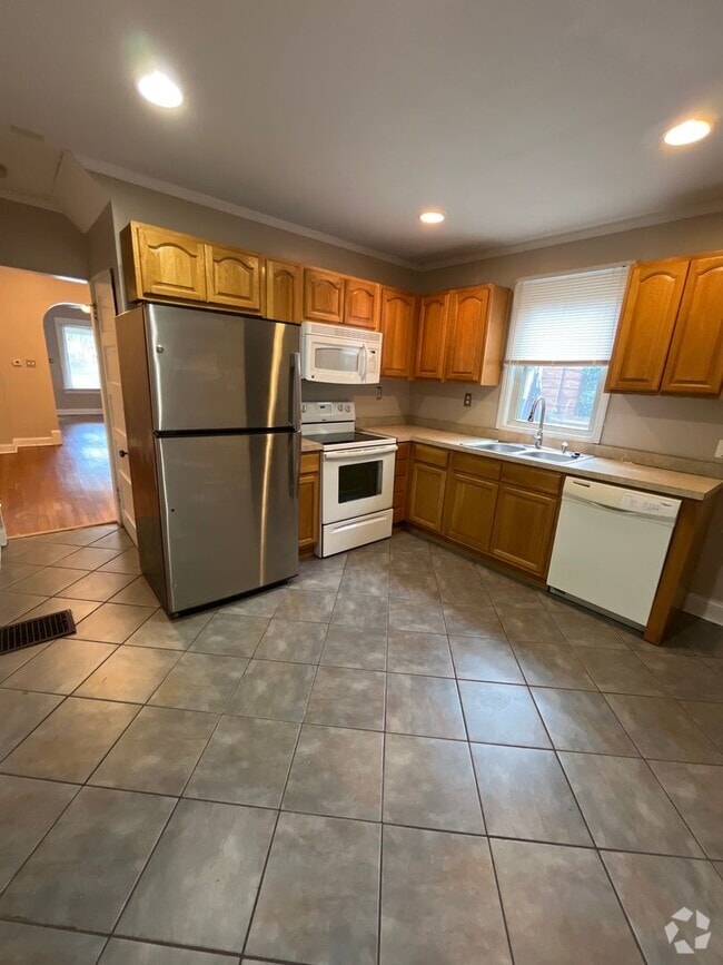 Building Photo - 1557-1559 Clifton Ave Unit 1559 Rental