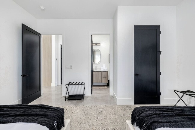 7633 E 3rd St Unit SI ID1558668P