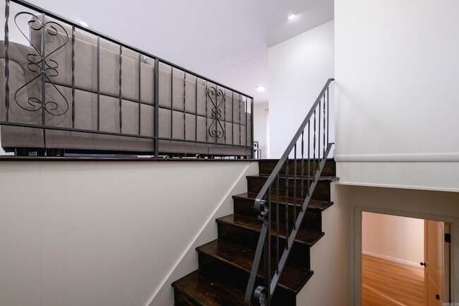 Photo - 73 White Oak Ln