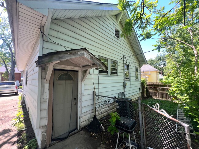 Photo - 1258 E Division St