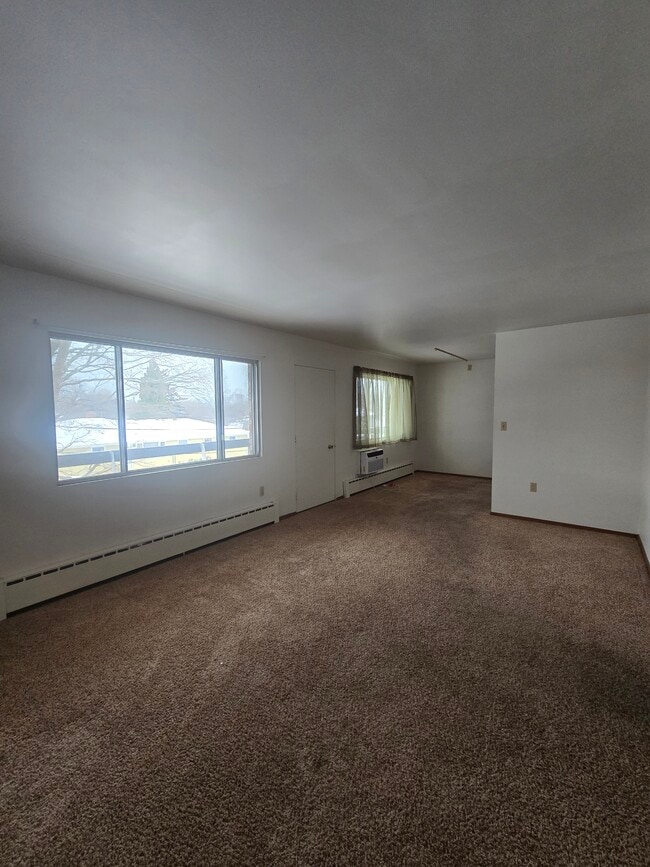 Building Photo - 916 Mayflower Ave Unit 916-A3