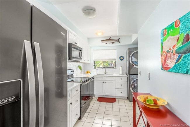 Building Photo - 3901 SE St Lucie Blvd Unit 30