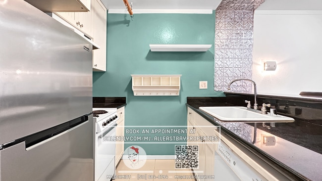Photo - Bright 1 bed/1 bath located in the heart of Rockridge includes water, garbage, 1 parking! Unidad 211