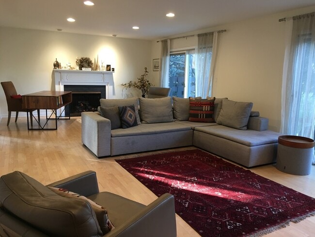 Photo - 1872 Mission Hills Ln