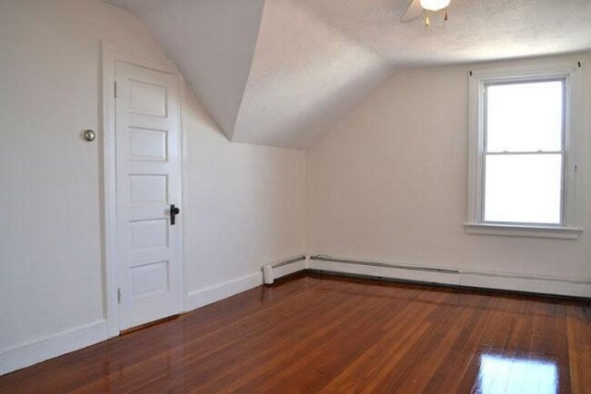 Photo - 115 Waterman Ave Unidad 4