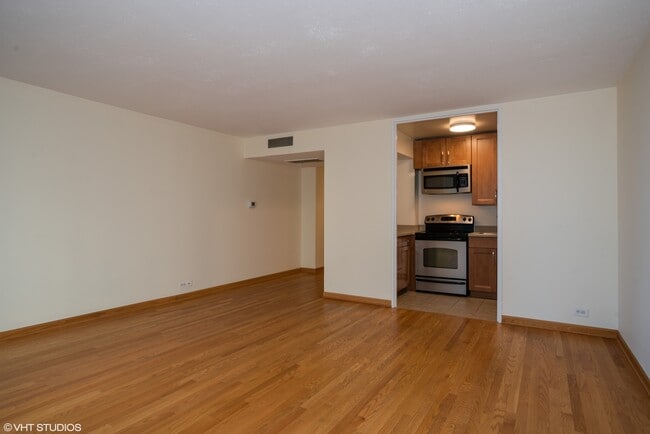 Photo - 260 E Chestnut St