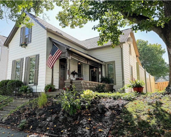 Building Photo - 2 Bedroom Single Family Home - 3 MONTH LEA...